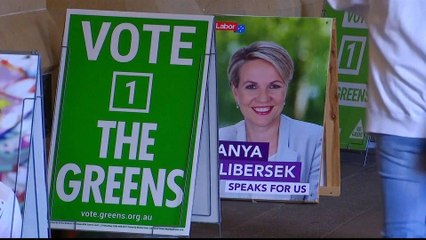 Australia elections: Polls predict change of government