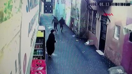 İzmir Suriyeli Kadına Yapılan Kapkaç Kamerada