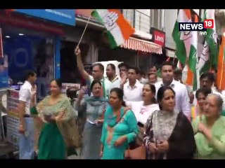 हमीरपुर कांग्रेस कार्यकर्ताओं ने डोर टू डोर जाकर अंतिम दिन मांगे वोट