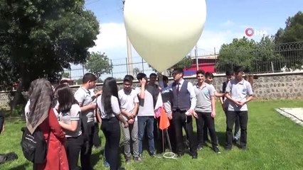 Diyarbakır'da Meteoroloji Balonu Liseli Öğrenciler Tarafından Uçuruldu