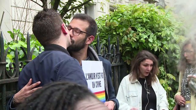 Kiss-in at Russian embassy to protest homophobia in Chechnya