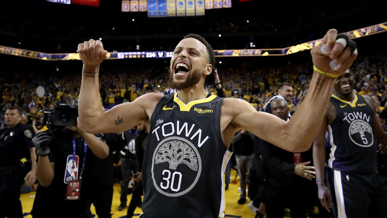 Stephen Curry vs. Kevin Durant: Who's the Better Player?