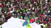 الجزائريون يتظاهرون في يوم الجمعة الثالث عشر على التوالي مطالبين برحيل 