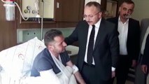Siirt Valisi Atik, yaralanan korucu Mikail Kızıl'ı ziyaret etti - SİİRT