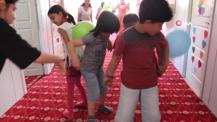 Üniversitelilerden Türkmen Yetimlere Drama Eğitimi