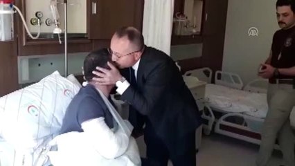 Siirt Valisi Atik, Yaralanan Korucu Mikail Kızıl'ı Ziyaret Etti