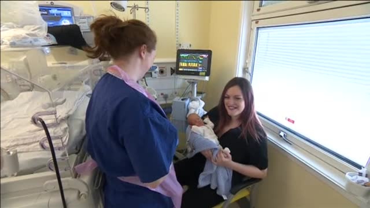 Primera operación de espina bífida a un niño en el útero