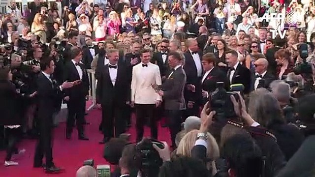 التأثر واضح على التون جون خلال مهرجان كان