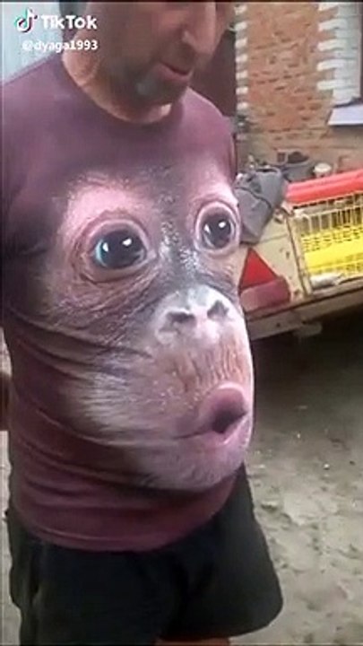 Ce t-shirt est tellement drôle... Illusion parfaite