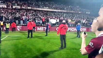 Les joueurs du FC Metz communient avec leur public
