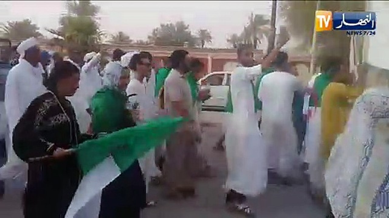 أدرار ..خروج عشرات المواطنين في مسيرة سلمية لدع...