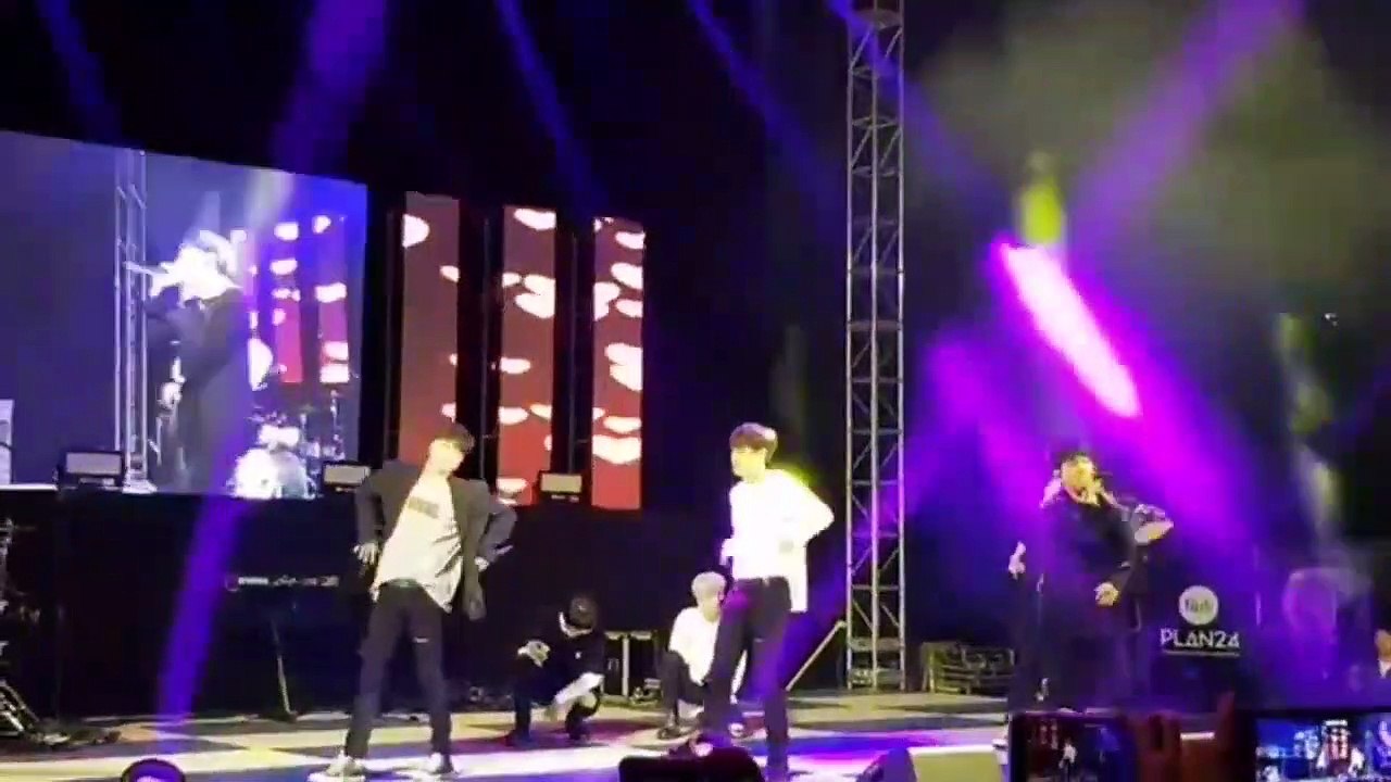 IKON NEWEST HAIR AT THEIR PERFOMANCE IN KYUNGIN UNIVERSITY