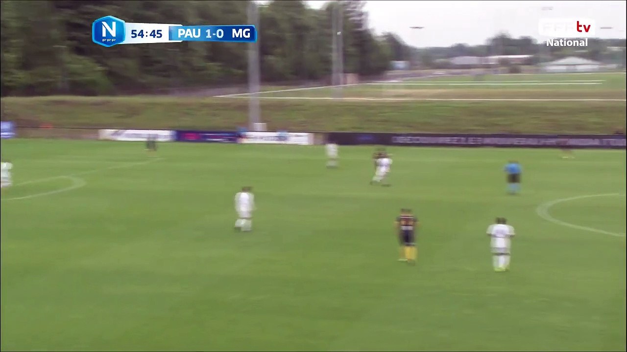 La frappe de JARJU passe au dessus.