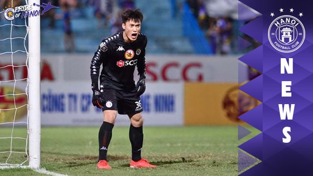 Bùi Tiến Dũng chia sẻ niềm vui thắng trận với thiên thần nhỏ trong trận bắt chính đầu tiên