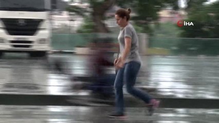 Antalya'da Yaz Yağmuru Islattı