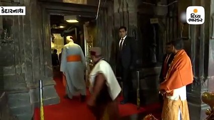 મોદીએ ટેકણ લાકડી લીધીઃ ટેકો લેવાની માનસિકતા બદલાઈ કે સિત્તેરના ઉંબરે ઉંમરનો તકાદો?