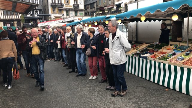 Flash-mob gavotte sur le marché de Morlaix !