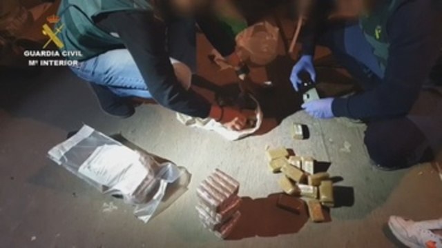 Detenidos 27 miembros de una banda que movió 9 toneladas de hachís en Tarifa (V)