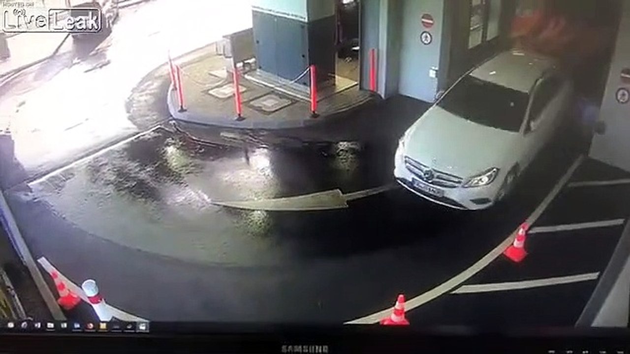 Sortir d'une station de lavage auto (Fail)