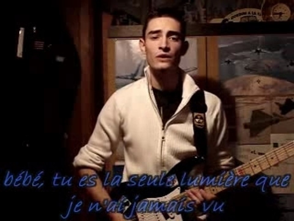 Nous dançons lentement dans une pièce qui brule