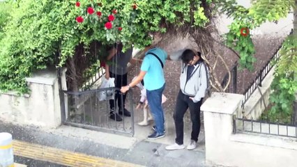 Başkent'te dolu yağışı vatandaşlara zor anlar yaşattı