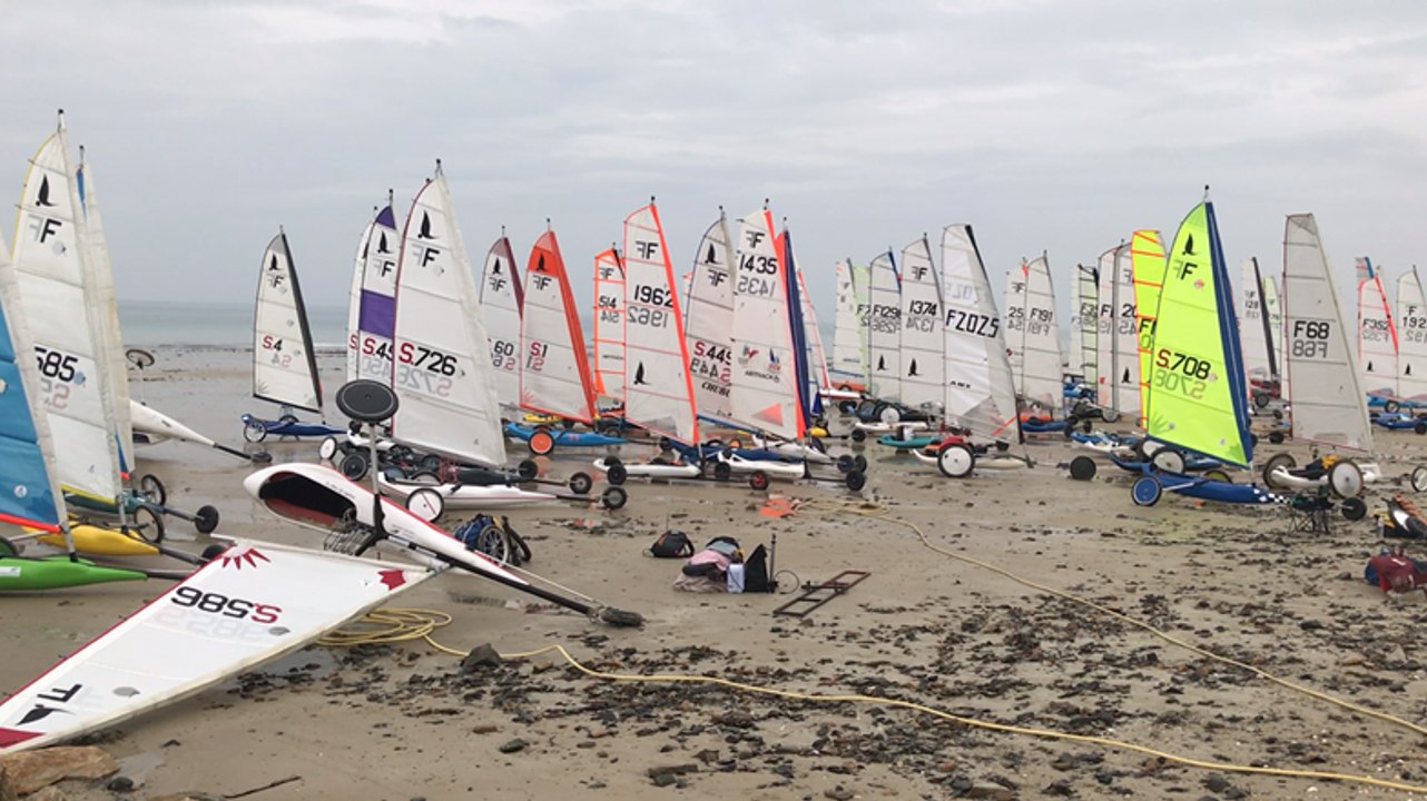 Louis Madiou, 17 ans, participe au championnat de France de char à voile