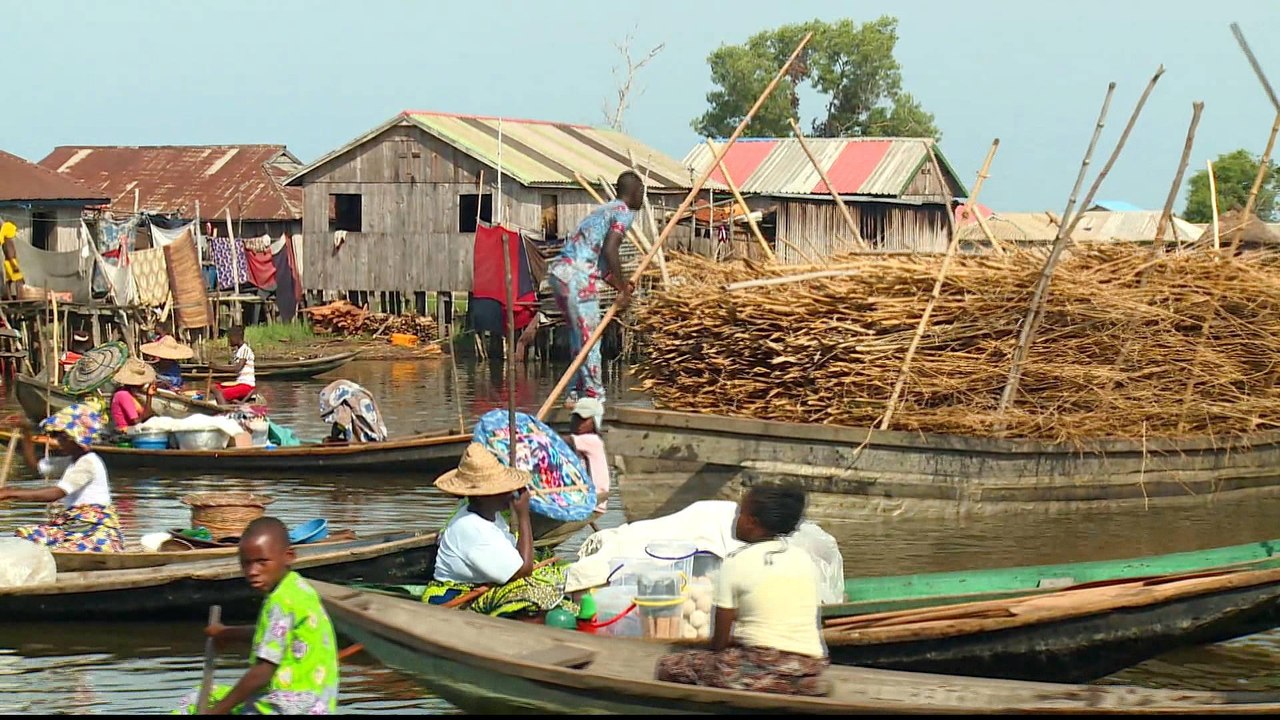 Benin lake community: Fishermen struggling to stay afloat
