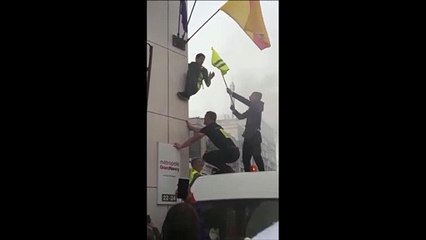 Nancy : le drapeau européen remplacé par un gilet jaune