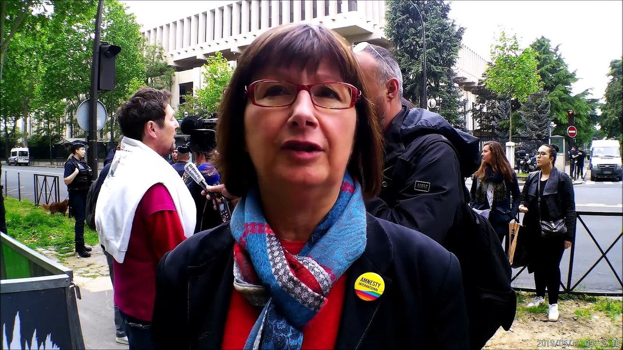 Kiss-in à l'Ambassade de Russie