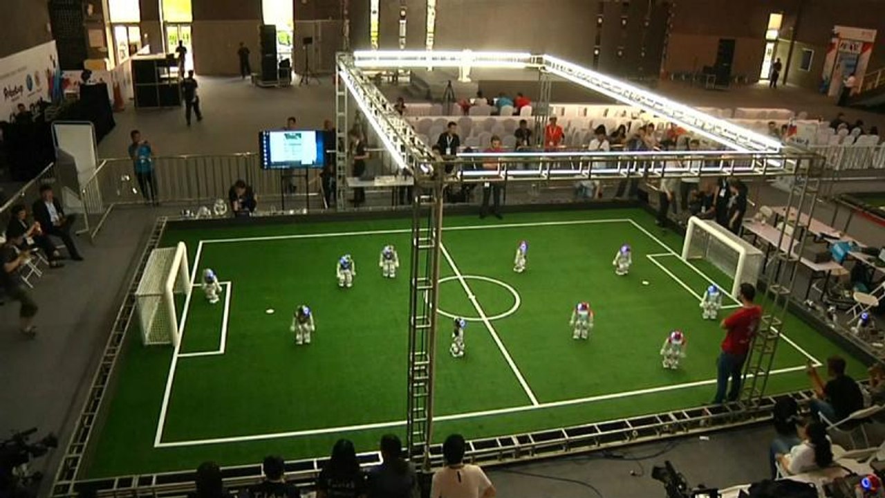 World intelligence congress - roboter spielen fußball