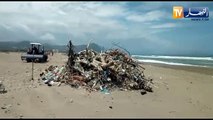 بجاية: شاهد الشروع في عملية تنظيف سواحل شرق الولاية تحسبا لموسم الإصطياف