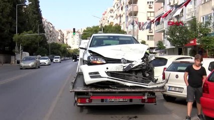 İzmir'deki Kazada 4 Kişi Hafif Yaralandı