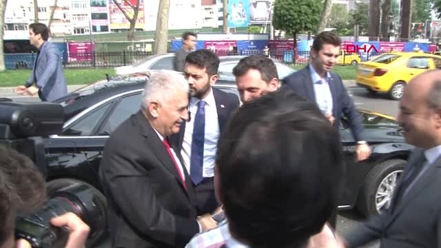 Binali Yıldırım Beşiktaş Çarşı'yı Ziyaret Etti