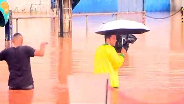 Homem cai em buraco de obra na BR 262, em Viana