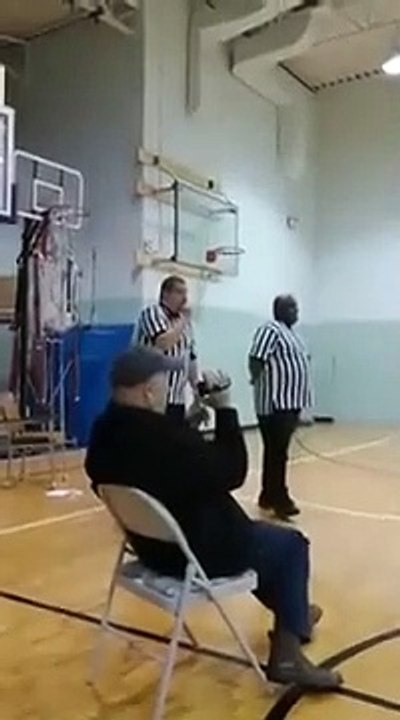 Il bat le record du monde de paniers à 3 points en 1 minute