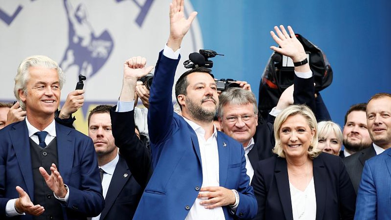 «Κατά της Ευρώπης των ελίτ» Σαλβίνι και Λε Πεν
