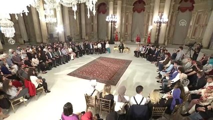 Cumhurbaşkanı Erdoğan, Dolmabahçe Sarayı'nda Gençlerle Buluştu - Yeni Askerlik Sistemi