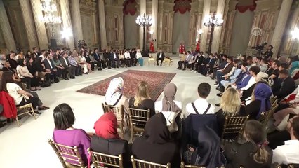 Cumhurbaşkanı Erdoğan, Dolmabahçe Sarayı'nda gençlerle buluştu - Hayvan haklarıyla ilgili çalışmalar - İSTANBUL