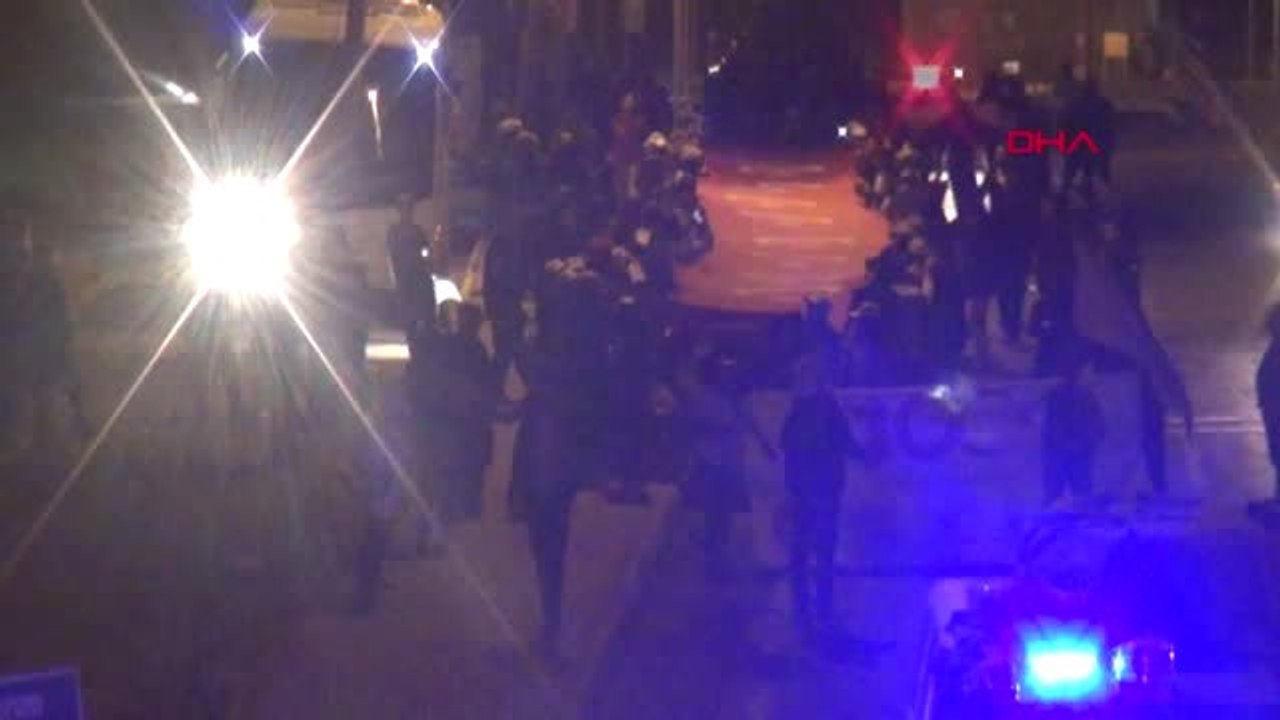 Bitlis'te Üniversite Öğrencileri Meşaleli Yürüyüş Düzenledi