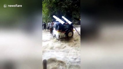 Floodwaters almost sweep biker off cliff in Honduras