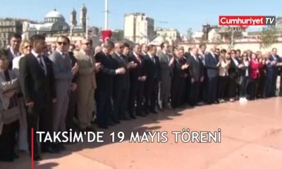 Download Video: Taksim'de 19 Mayıs töreni... Cumhuriyet Anıtı’na çelenk konuldu