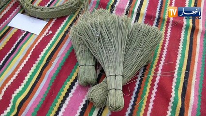 أم البواقي: العم السبتي..حرفي يستغل نبات الحلفاء ويحولها لحصير وقفف تقليدية