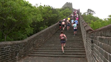 만리장성 위를 달린다!...마라톤대회 열려 / YTN