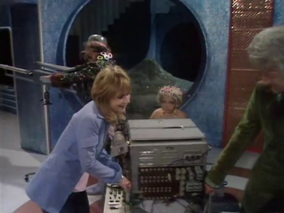 Doctor Who - S10E02 (066) Bonus - Alternative Episode Four Ending