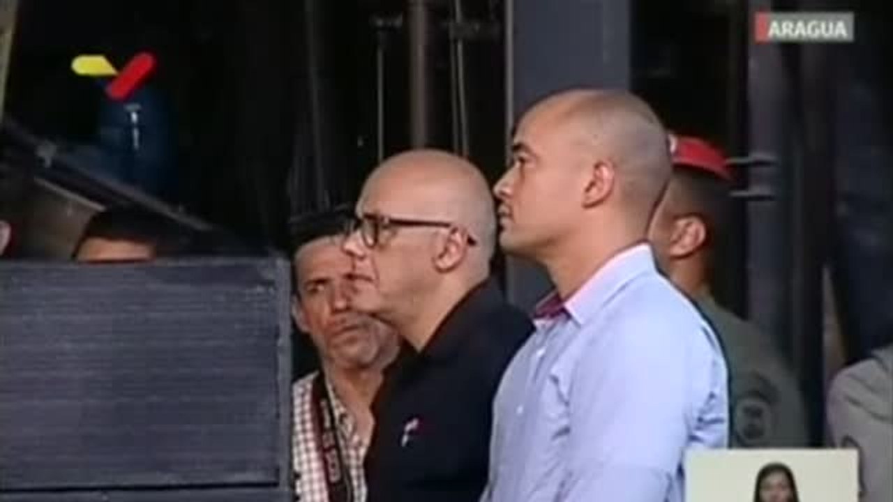 Maduro califica de "buenas noticias" el inicio de conversaciones con la oposición venezolana