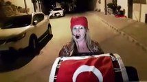 Kadın davulcudan sahur sürprizi: İzmir Marşı ile uyandırdı