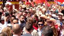 Pedro Sánchez y Fernández Vara llegan al mitin en la Plaza de Toros de Mérida