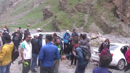Hakkari'de Çiçek Vadisi'ne Doğa Yürüyüşü