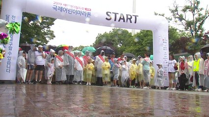 봄비 머금은 추억..."아끼고 나누는 법 배웠어요" / YTN