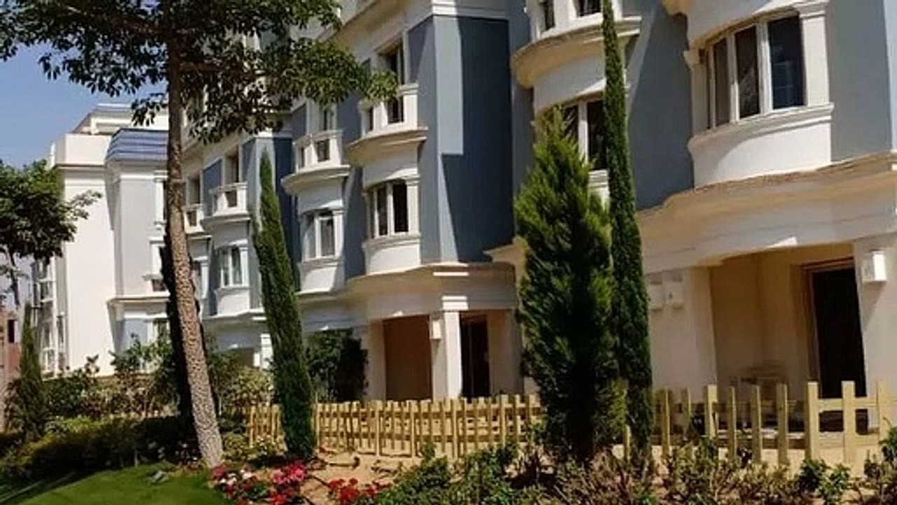 اى فيلا بحديقة للبيع فى كمبوند ماونتن فيو هايد بارك القاهرة الجديدة